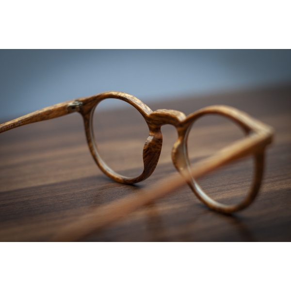 PLEASE NOTE: WE MAKE NO CLAIMS OF PROVENANCE ON ANY ITEM IN THIS AUCTION.