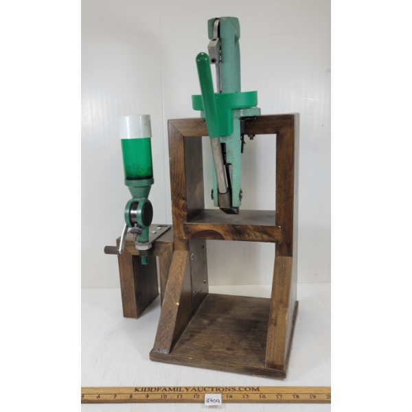 PORTABLE RELOADING BENCH - INCL RCBS POWDER MEASURE