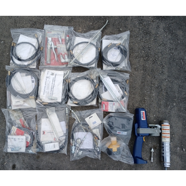LINCOLN BATTERY GREASE GUN W/ ACCESS.