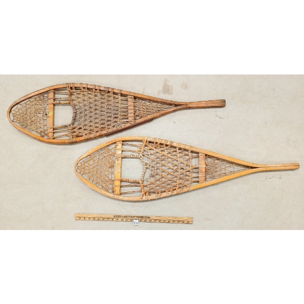 PAIR OF GROS LOUIS SNOWSHOES