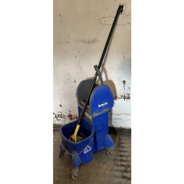 ECO LAB ROLLING FLOOR MOP