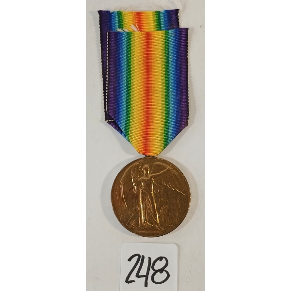 WWI VICTORY MEDAL - 107297 SJT. A.E. HOLMES 2-C.M.R.