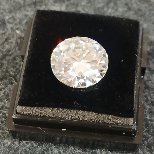 MOISSANITE LAB DIAMOND - ROUND BRILLIANT CUT