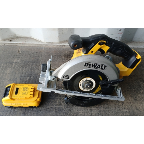 DEWALT DC5391 CORDLESS CIRCULAR SAW W/ BATTERY