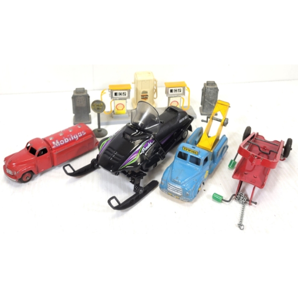 JOB LOT - MISC VEHICLES & GAS PUMPS - INCL BUDGIE & DINKY TOYS, ETC