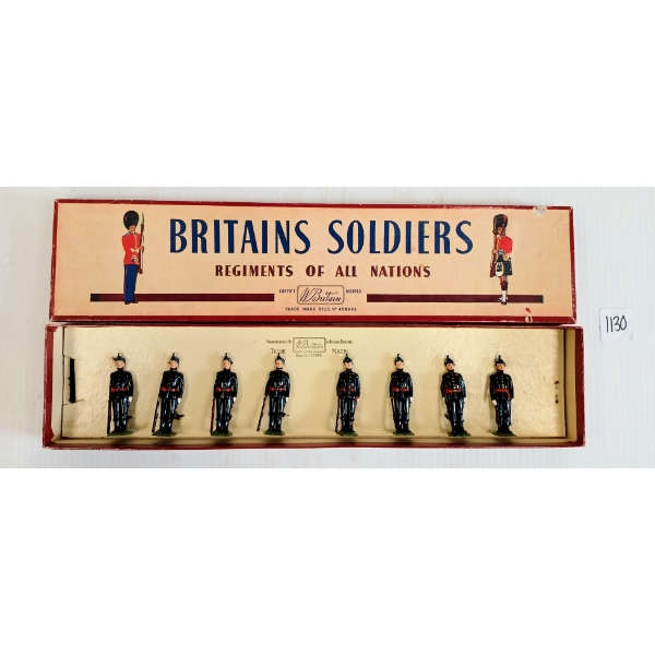 BRITAINS SOLDIERS LEAD FIGURES - NO. 2090 ROYAL IRISH FUSILIERS