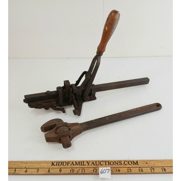 LOT OF 2 - 1913 14IN PIPE WRENCH & 1930'S WALLER TOOL CO. NO. 280 CHISEL TOOL