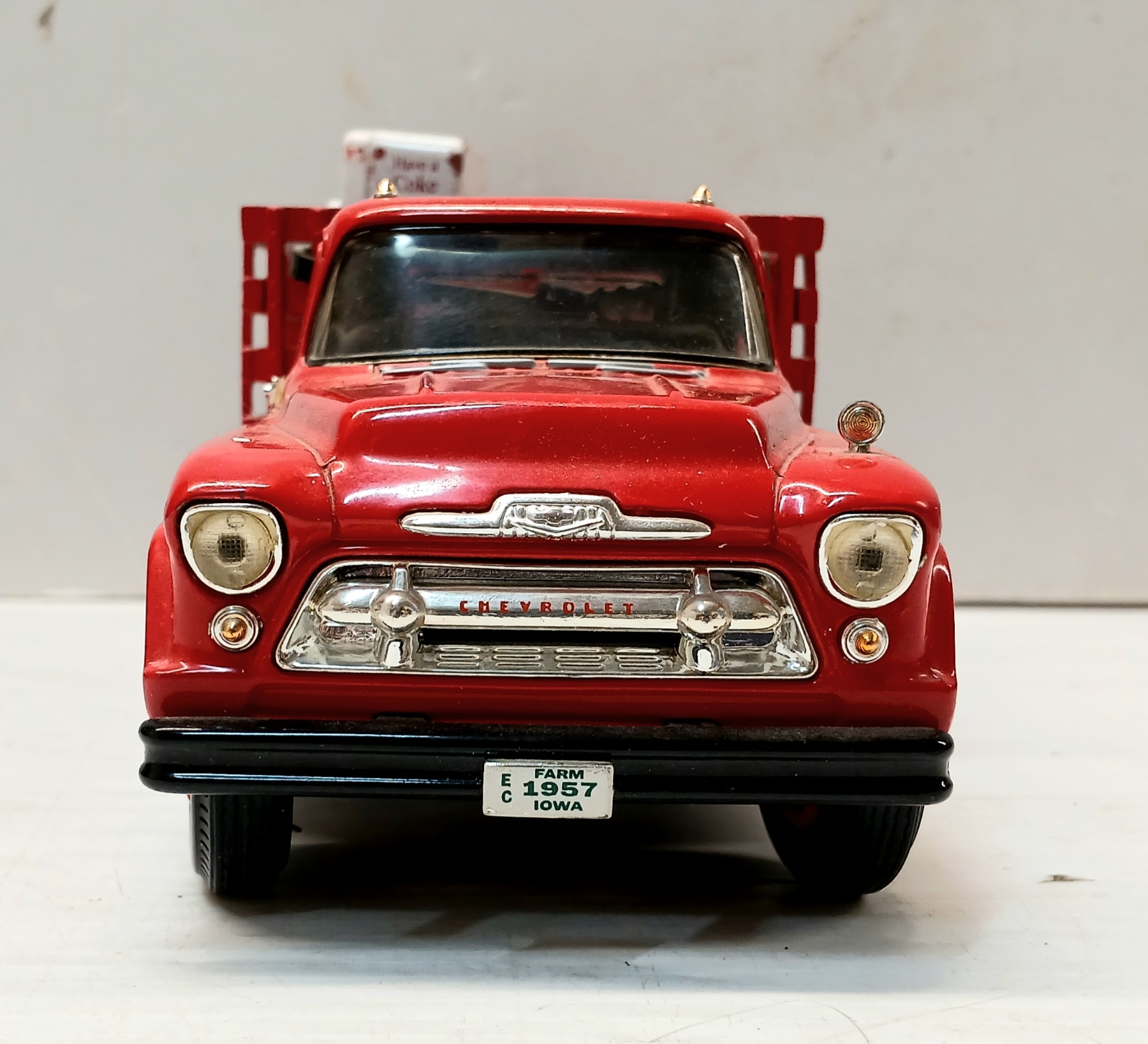 COCA-COLA DIECAST STAKE TRUCK W/ VENDING MACHINES & DOLLY CART