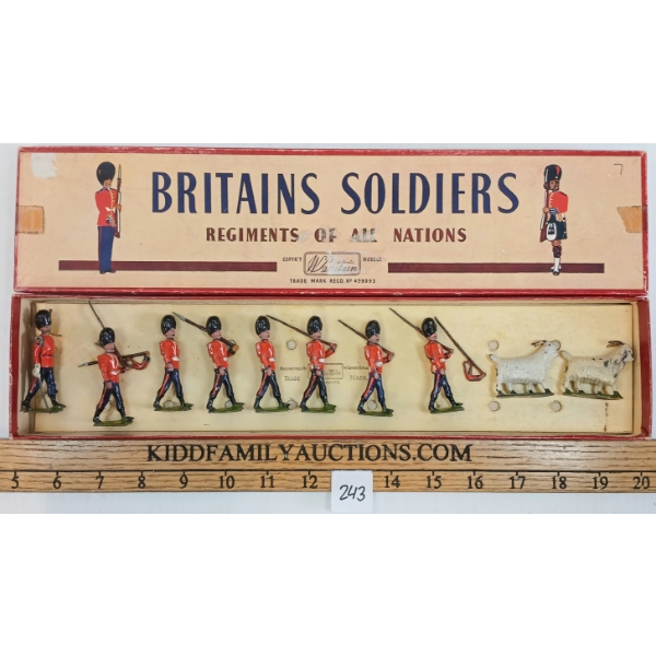 BRITAINS SOLDIERS LEAD FIGURES - NO. 74 THE ROYAL WELCH FUSILIERS