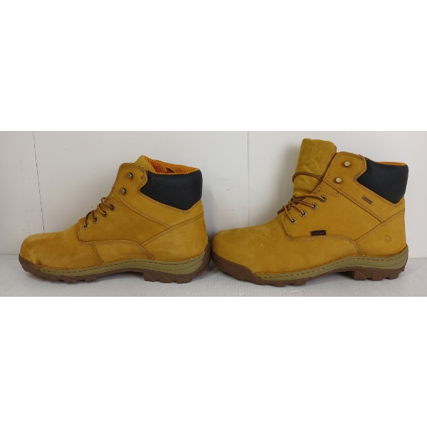 PAIR OF WOLVERINE DUBLIN 6IN WPF INSULATED MEN'S BOOTS