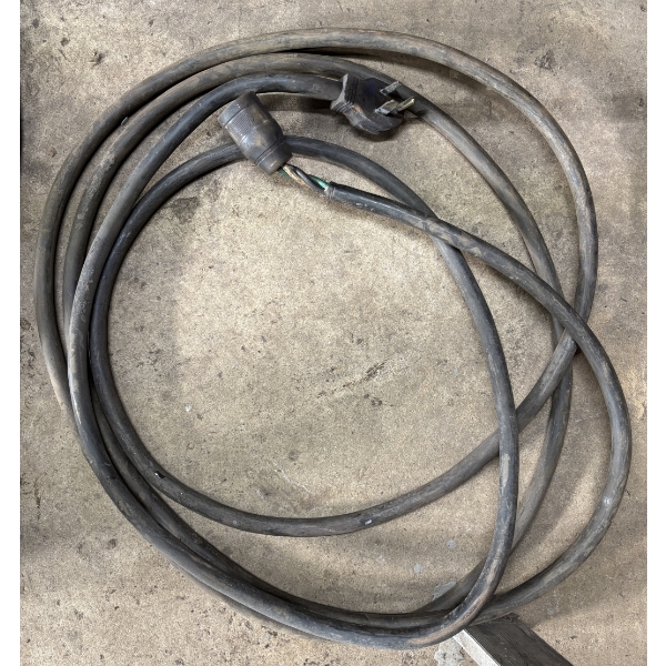 APPROX 25' 220V EXTENSION CORD