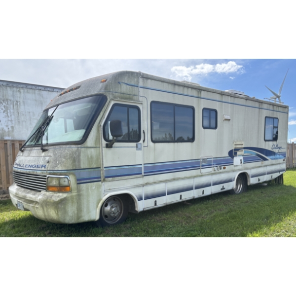 1995 CHALLENGER MOTORHOME ON CHEV P30 CHASSIS - 30 FT
