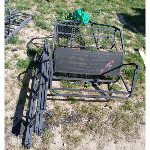 BIG GAME TREE STAND