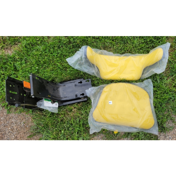 IOWA UNIVERSAL TRACTOR SEAT