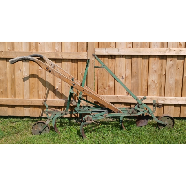 JOHN DEERE NO. 122 SCUFFLER