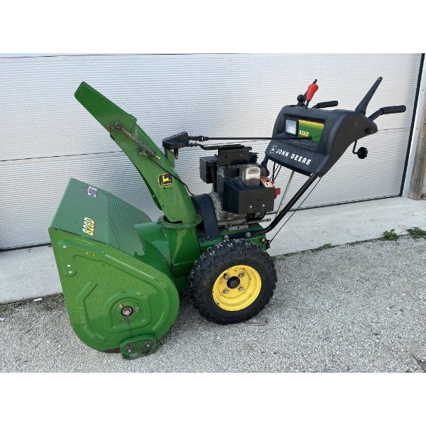JOHN DEERE SNOWBLOWER - MODEL 828D - 28 INCH CUT