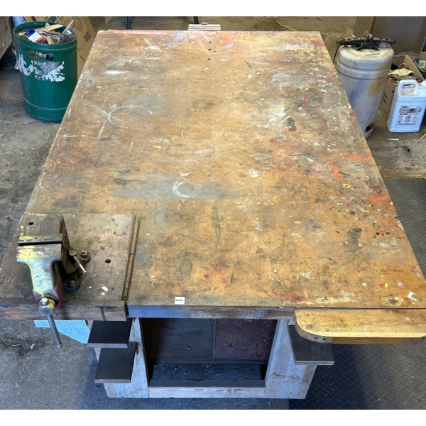 WOOD WORKBENCH W / VICE - 4 X 6.5 FOOT