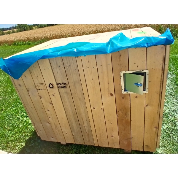 WOODEN CRATE W/ AIR VENT