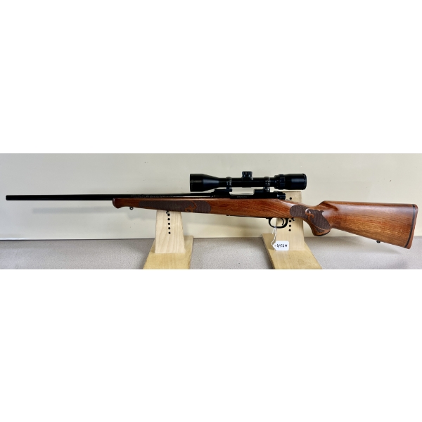 WINCHESTER MODEL 70 XTR FEATHER WEIGHT SHORT ACTION IN .243 WIN 