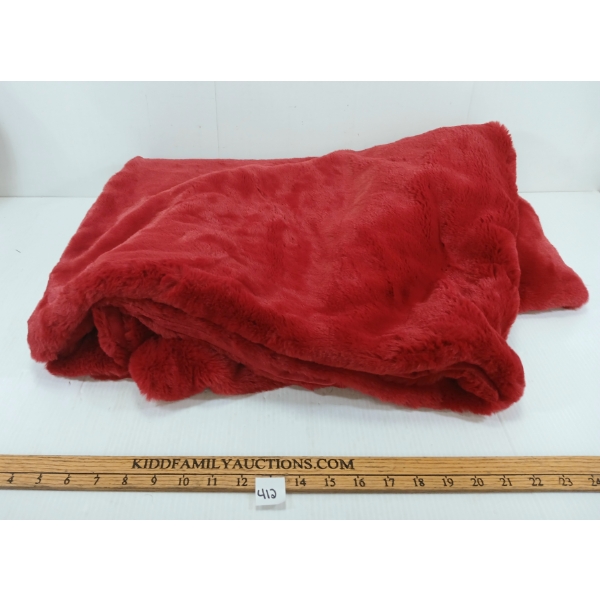 MAX STUDIO HOME POLYESTER THROW BLANKET