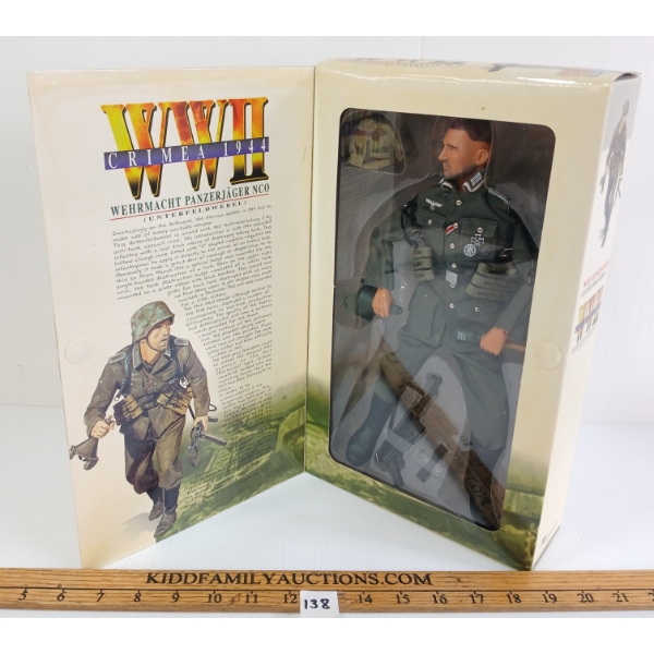 LOT OF 2 - DRAGON WWII CRIMEA 1944 GERHARD ACTION FIGURE