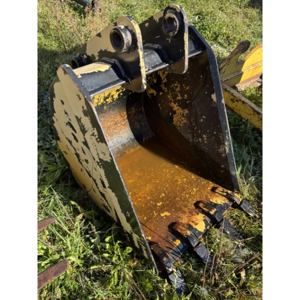 EXCAVATOR BUCKET - 24 INCH - AS NEW CONDITION