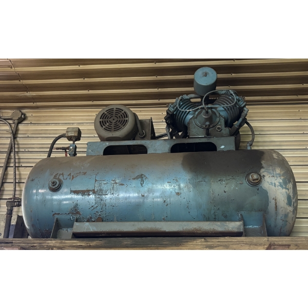 AIR COMPRESSOR - 5 HP - 80 GAL - 220 V