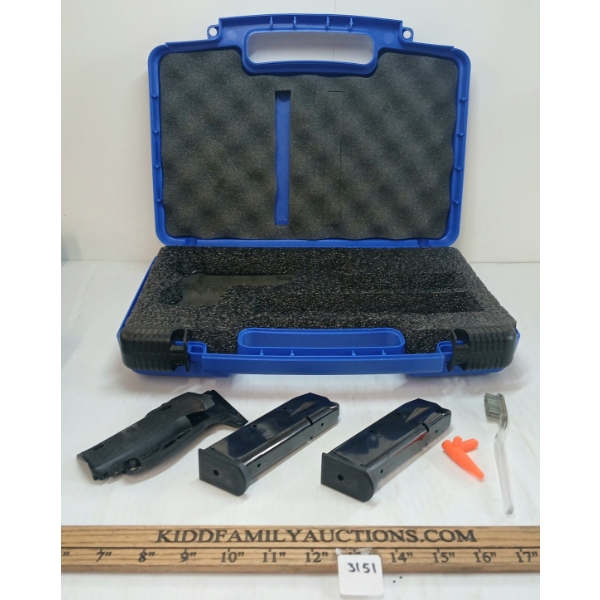 LOT OF 4 - SIG SAUER P-226 .357SIG/.40S&W MAGS, GRIPS & CASE - PAL REQ.