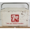 Image 4 : 7-UP "THE ALL-FAMILY DRINK" PICNIC COOLER W/ TRAY INSERT