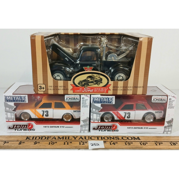 LOT OF 3 - JADA DIECAST '73 DATSUN 510 & GOLDEN WHEEL '40 FORD CAMION MOTOR TRUCK