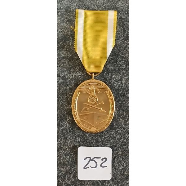 WWII GERMAN WEST WALL MEDAL