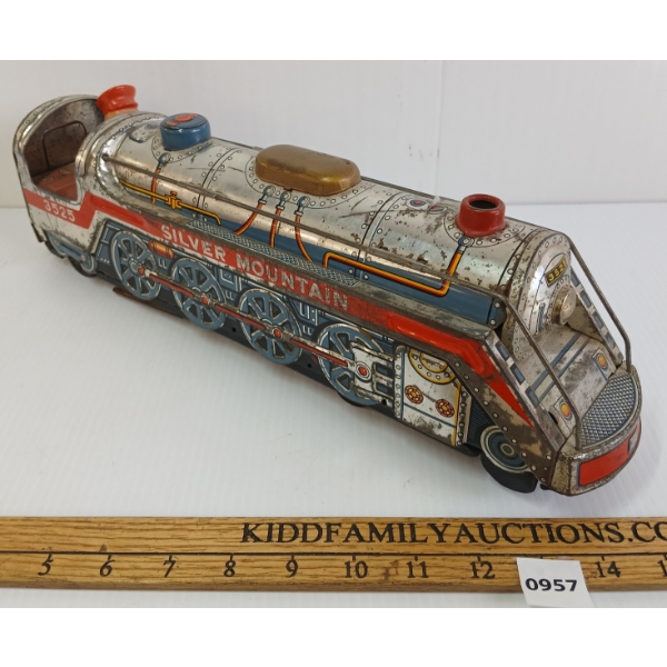 MODERN TOYS SILVER MOUNTAIN 3525 TIN BATTERY OP TRAIN 