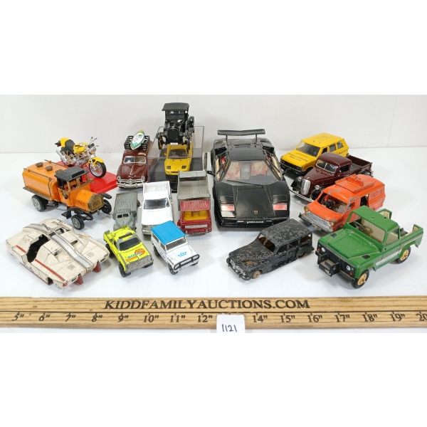 LOT OF 17 - MISC DIECAST & PLASTIC VEHICLES - BRITAINS, DINKY, MATCHBOX, ETC