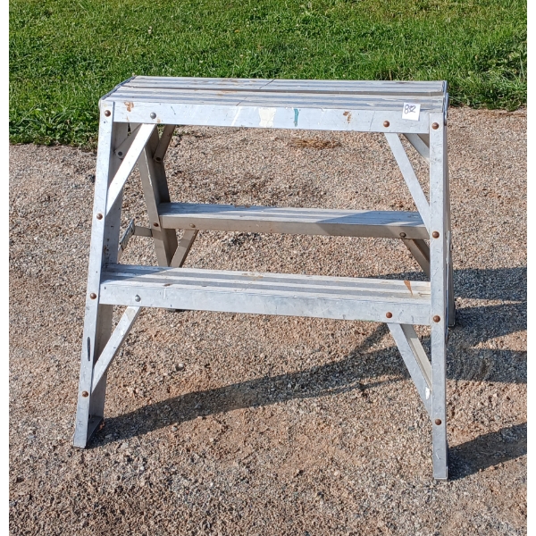 HEAVY DUTY ALUMINUM 22IN SAWHORSE