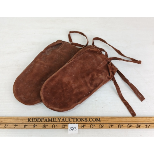 PAIR OF 1943 CDN CONTINENTAL GLOVE CO. LTD SUEDE MITTENS