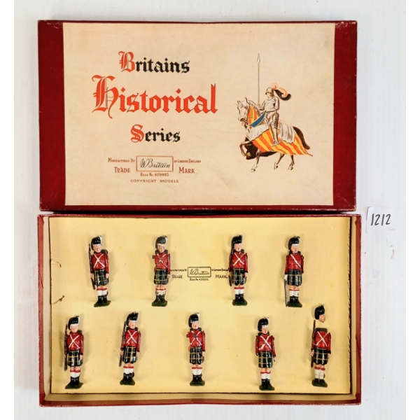 BRITAINS SOLDIERS LEAD FIGURES - NO. 1519 HIGHLANDERS W/ MUSKETS