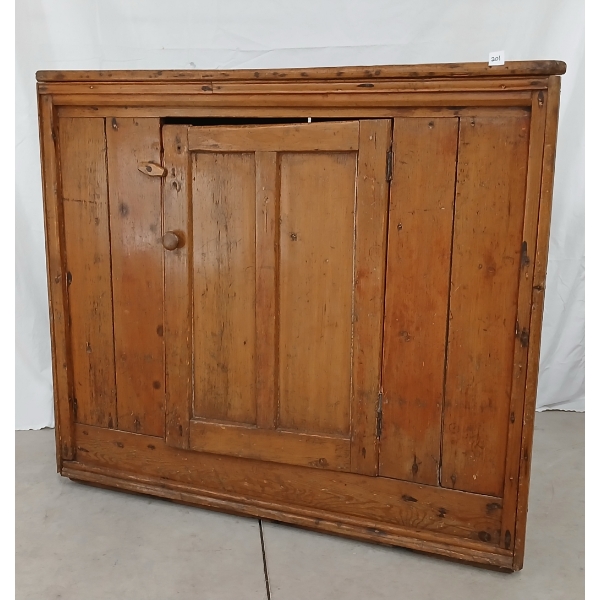 CORNER CUPBOARD - PINE