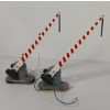 Image 5 : LOT OF 2 - LIONEL SANTA FE STEEL-SIDED REEFER & CROSSING GATE