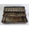Image 2 : LOT OF 3 - VINTAGE TACKLE BOX & FISHING MANUALS