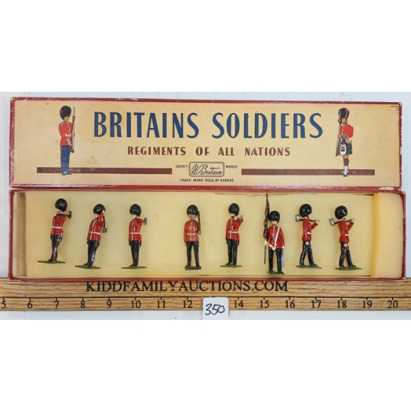 BRITAINS SOLDIERS LEAD FIGURES - NO. 82 COLOURS & PIONEERS OF THE SCOTS GUARDS