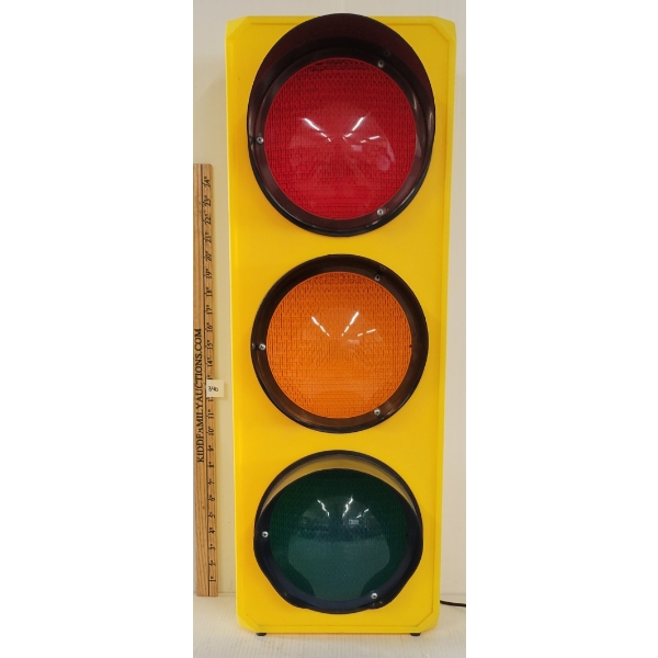 PLASTIC LIGHT UP TRAFFIC LIGHT
