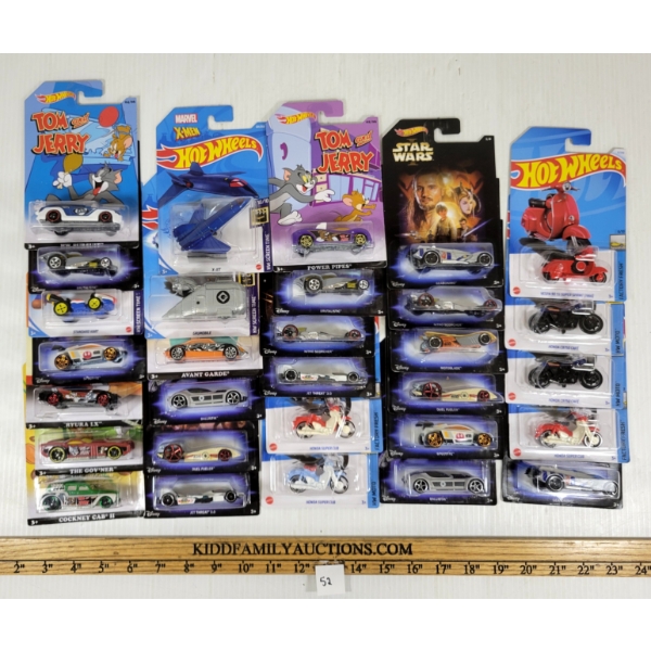 LOT OF 30 - DIECAST HOTWHEELS - TOM & JERRY AVANT GARDE, STAR WARS BALLISTIK, DUEL FUELER, ETC