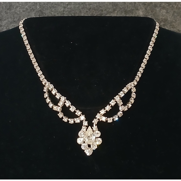 RHINESTONE PEAR PENDANT NECKLACE