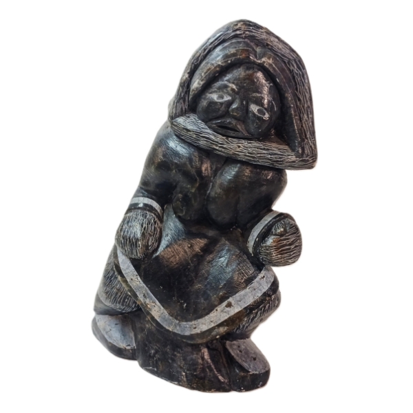 WOMAN BY SARWILLIE AMITTUK (1936 - 1986) - STONE