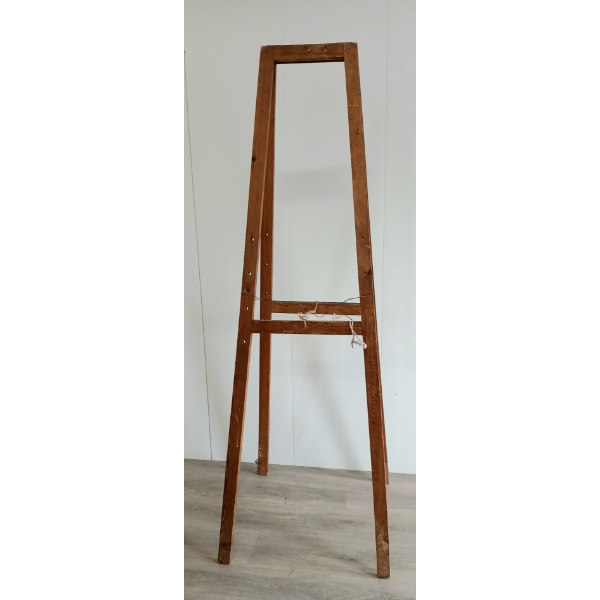 ADJ EASEL - WOOD