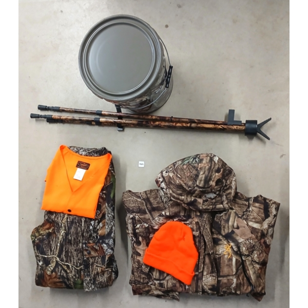 LOT OF 7 - MEN'S BROWNING CAMO JACKET, PANTS, VEST, HAT CHAIR & MOULTRIE FEEDER - SEE ALL PICS