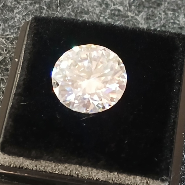 MOISSANITE LAB DIAMOND - ROUND BRILLIANT CUT