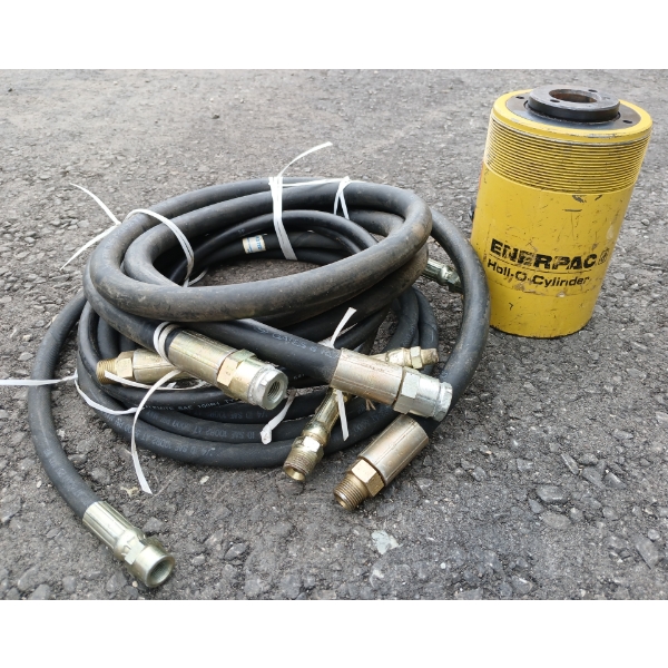 LOT OF 4 - ENERPAC 30T CYLINDER & 3 HOSES