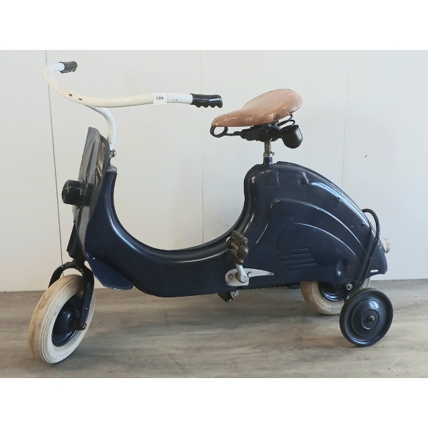 FERBEDO VESPA PEDAL SCOOTER
