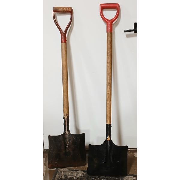 LOT OF 2 - SHOVELS